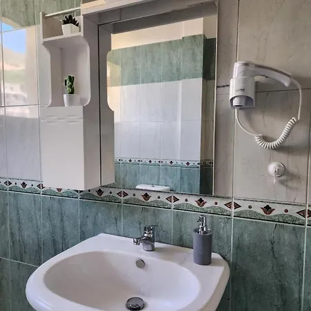 Shell Apartment *
